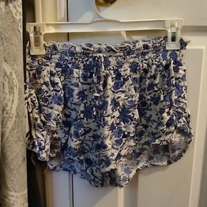 Elastic floral shorts